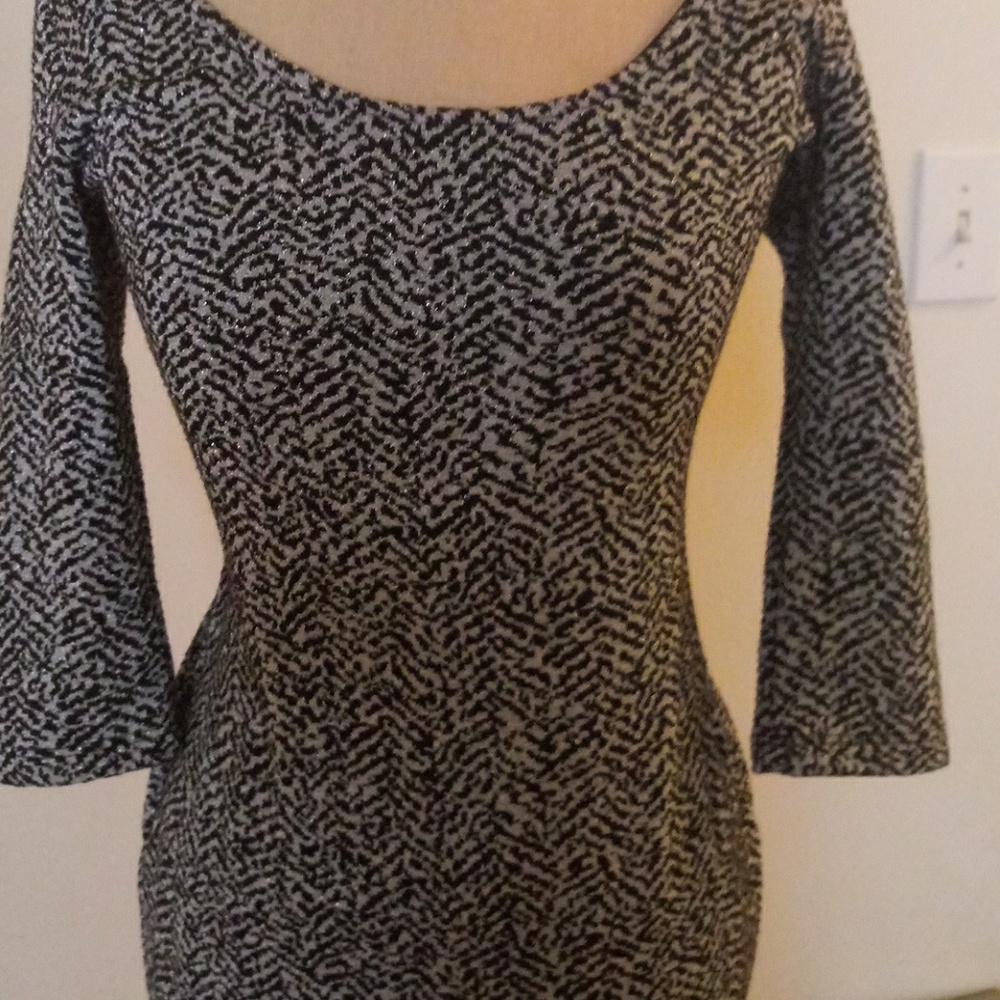Dress - Picture 2 of 7